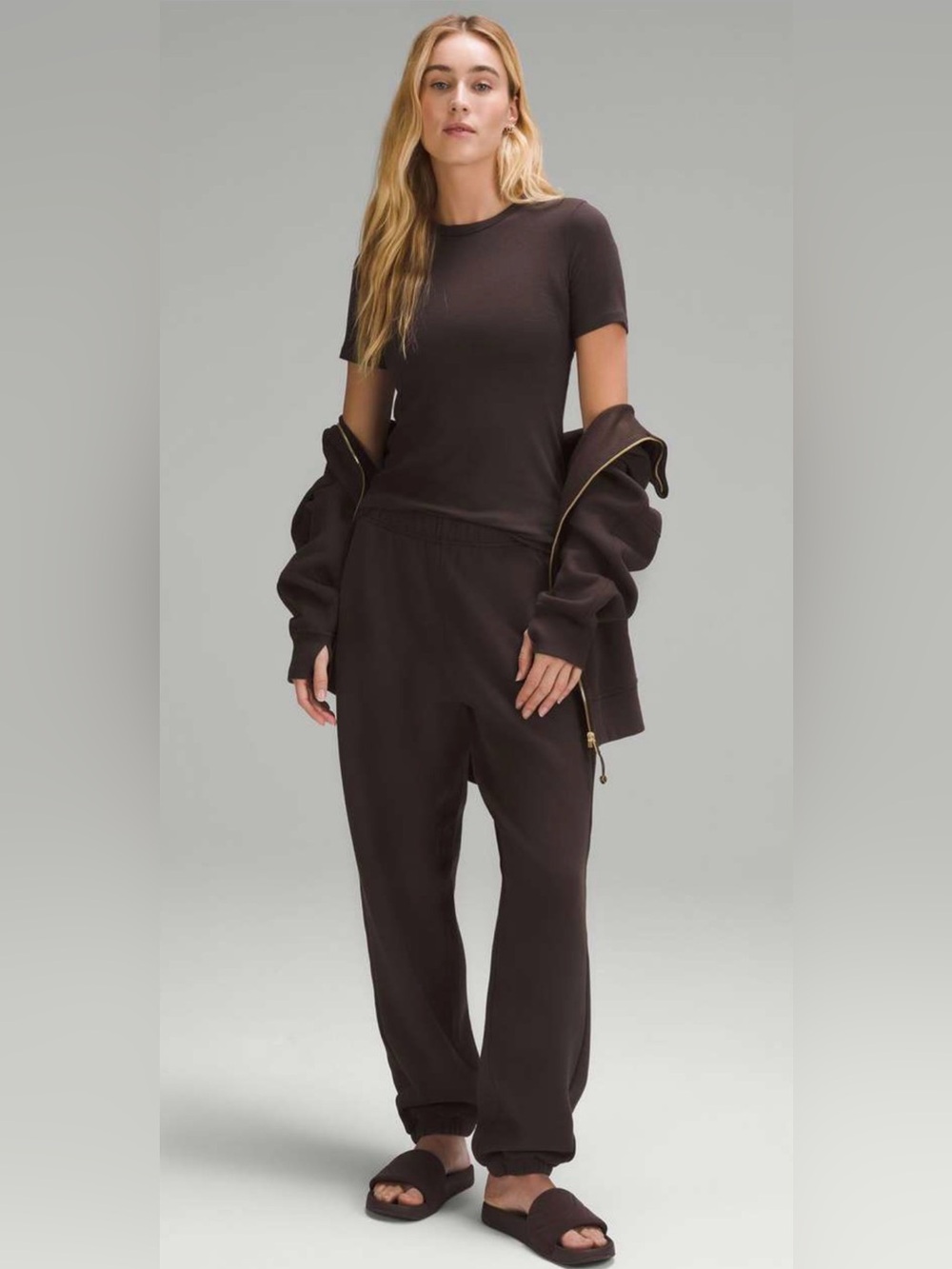 Lululemon Scuba Mid-Rise Oversized
Jogger *Regular in Espresso